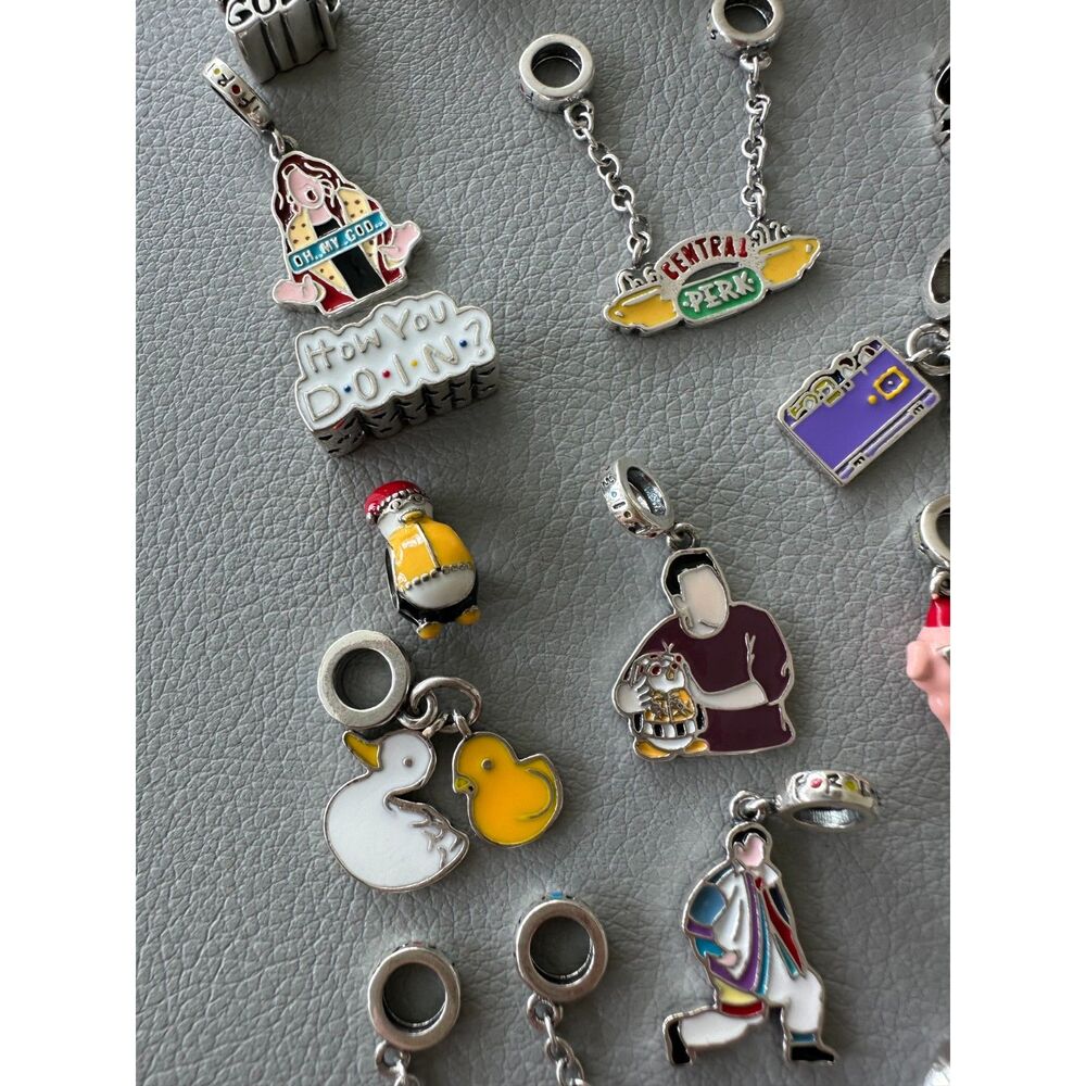 NWOT Friends TV Series Joey's Santa Penguin Charm - Picture 2 of 5